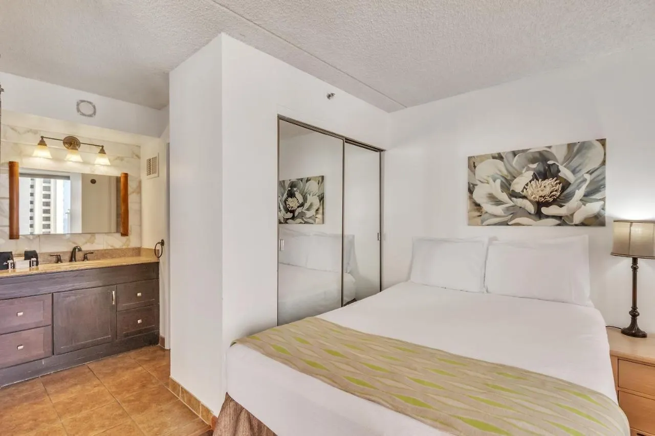 19Th Floor Condo With Lanai & Sea Views - Free Parking! Home Honolulu