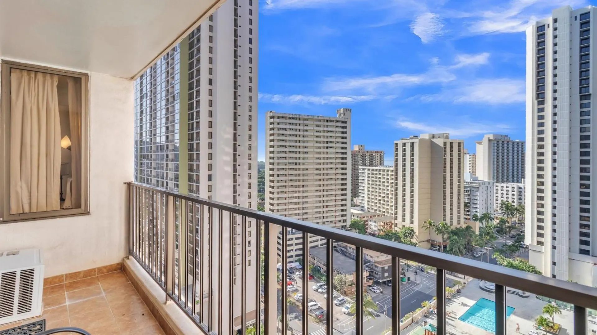 Apartment 19Th Floor Condo With Lanai & Sea Views - Free Parking! Home Honolulu