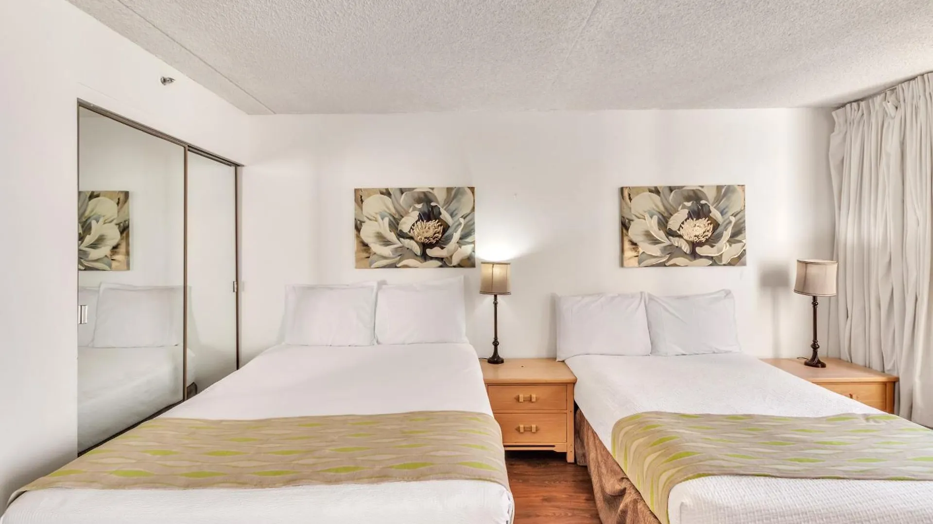 19Th Floor Condo With Lanai & Sea Views - Free Parking! Home Honolulu United States