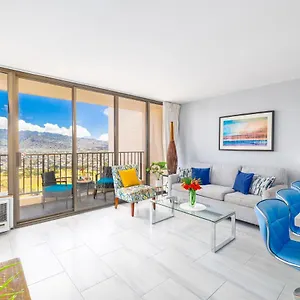 Apartment Tropical Retreat Near Waikiki With Parking, Honolulu