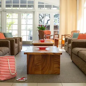 Hotel Coconut Waikiki - No Fee, Honolulu
